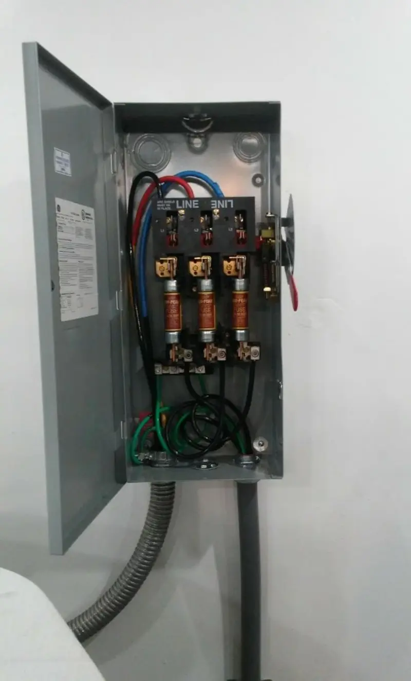 Three-phase disconnect switch installed for Smoke Detector Installation in Huntingdon